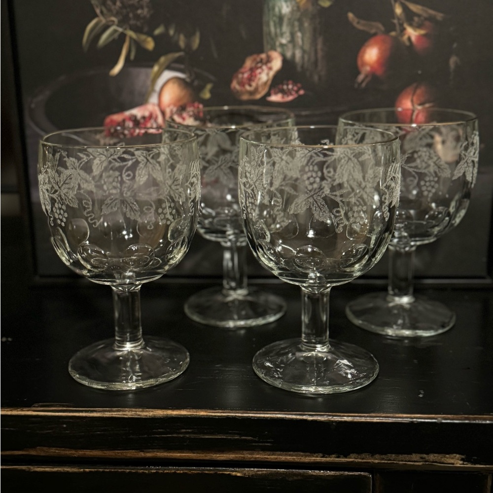 Bartlett Collins Grape Gold Rim Leaf Etched Glass Goblet (Set of 4)